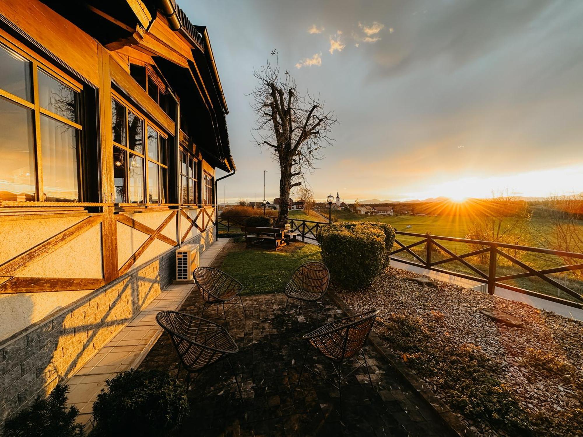 Hotel Oskar Zaplata Preddvor Exteriör bild