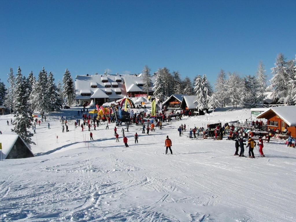 Hotel Oskar Zaplata Preddvor Exteriör bild