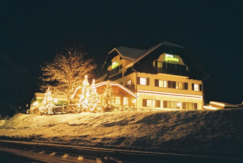 Hotel Oskar Zaplata Preddvor Exteriör bild
